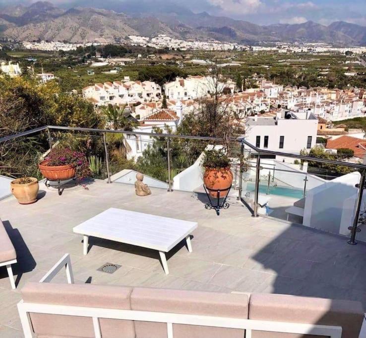 Modern + Infinity Pool. Views In Nerja! Villa