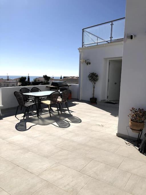 Modern + Infinity Pool. Views In Nerja! Villa Nerja