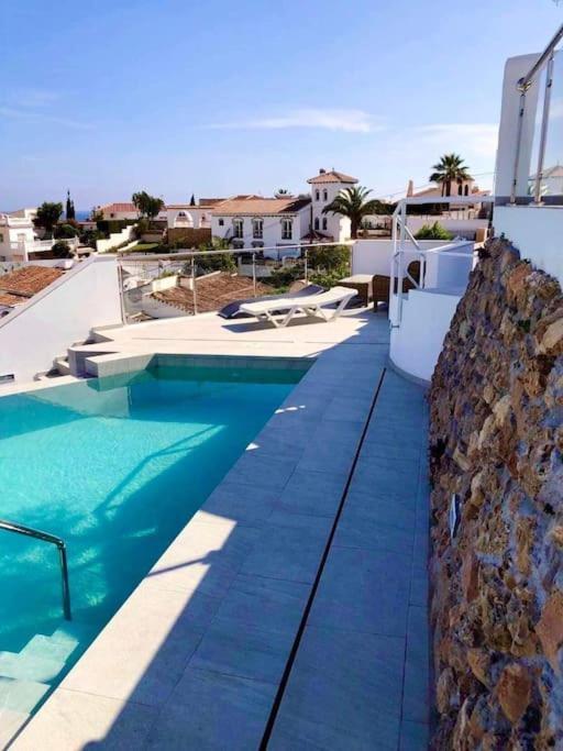 Modern + Infinity Pool. Views In Nerja! Villa Nerja